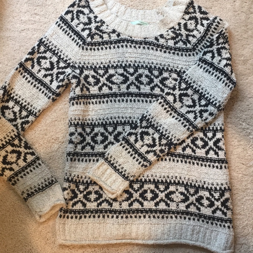 Maurices sweater